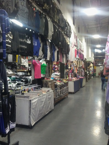 Shopping Mall «Los Amigos Mall», reviews and photos, 307 E Jefferson Blvd, Los Angeles, CA 90011, USA