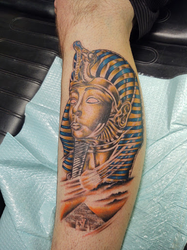 Tattoo Shop «Blue Magic Tattoo», reviews and photos, 366 W Virginia St, Crystal Lake, IL 60014, USA