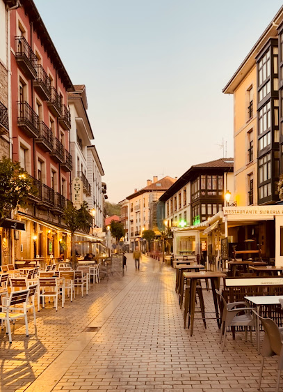 Bar Sidrería Los Robles - C. San Pelayo, 8, 33550 Cangas de Onís, Asturias, Spain