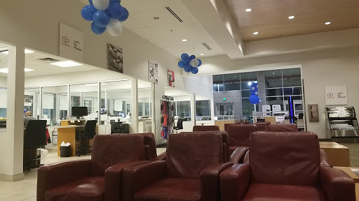 Toyota Dealer «Toyota of Dallas», reviews and photos, 2610 Forest Ln, Dallas, TX 75234, USA