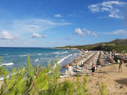 Foto von Spiaggia Baia dei Turchi befindet sich in natürlicher umgebung
