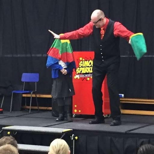 Amazing Simon Sparkles - Magician