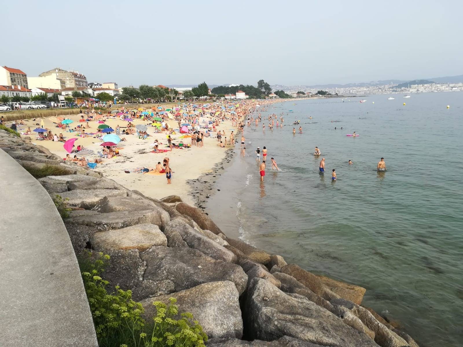 Foto di Praia de Rodeira e l'insediamento