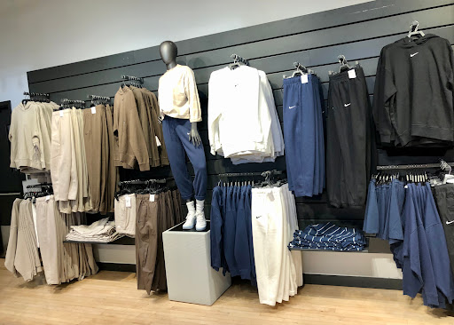 Clothing Store «Nike The Grove», reviews and photos, 189 The Grove Dr, Los Angeles, CA 90036, USA