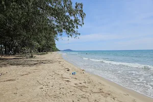 Mae Rumphueng Beach image
