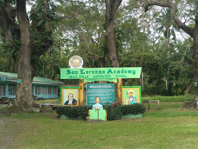 San Lorenzo Academy 2FV3+P7F San Lorenzo Academy, Rizal Street, Caratagan, Pio Duran, Albay, Filippine