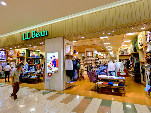 L.L. Bean Ario Kameari shop