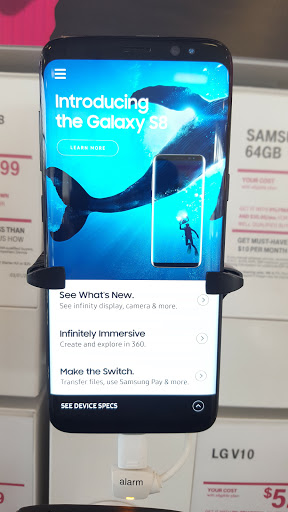 Cell Phone Store «T-Mobile», reviews and photos, 3650 S 27th St, Milwaukee, WI 53221, USA