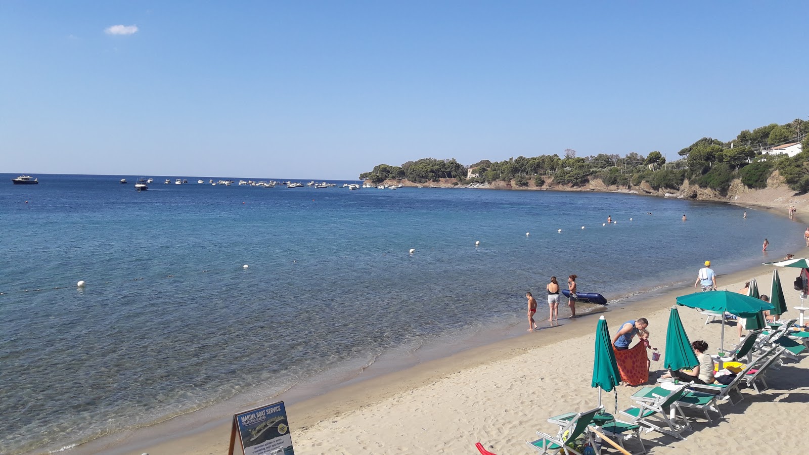 Foto av Ogliastro Marina beach och bosättningen