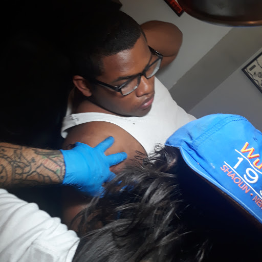 Tattoo Shop «Atomic Tattoos Ybor City», reviews and photos, 1712 E 7th Ave, Tampa, FL 33605, USA