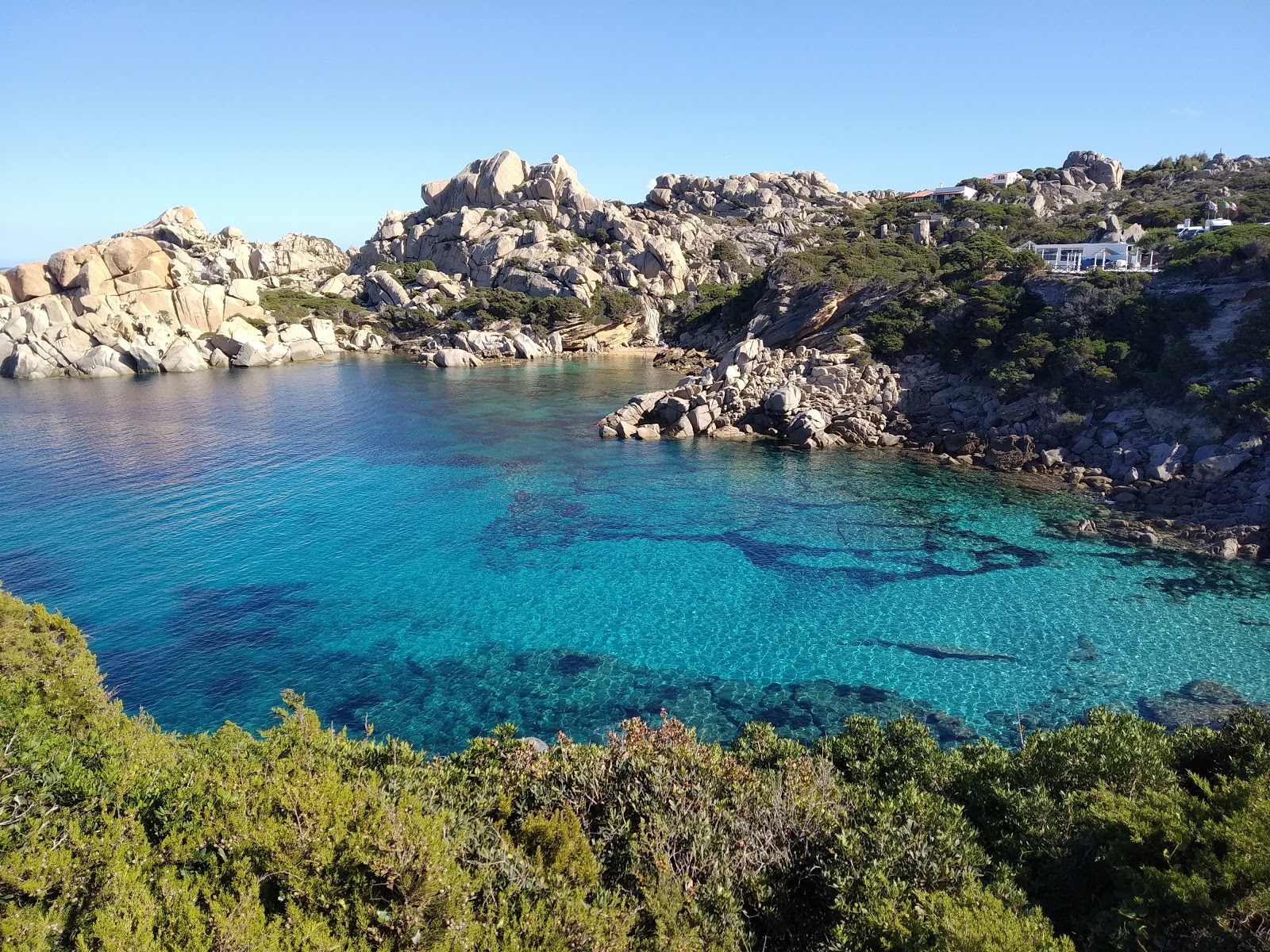 Foto von Cala Francese Beach umgeben von Bergen
