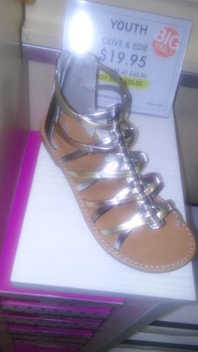 Shoe Store «DSW Designer Shoe Warehouse», reviews and photos, 2771 Town Center Blvd, Crestview Hills, KY 41017, USA