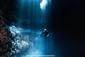 Crystal Water Divers image