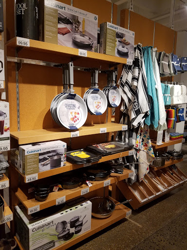 Furniture Store «Crate and Barrel Outlet», reviews and photos, 1700 Prince St, Alexandria, VA 22314, USA