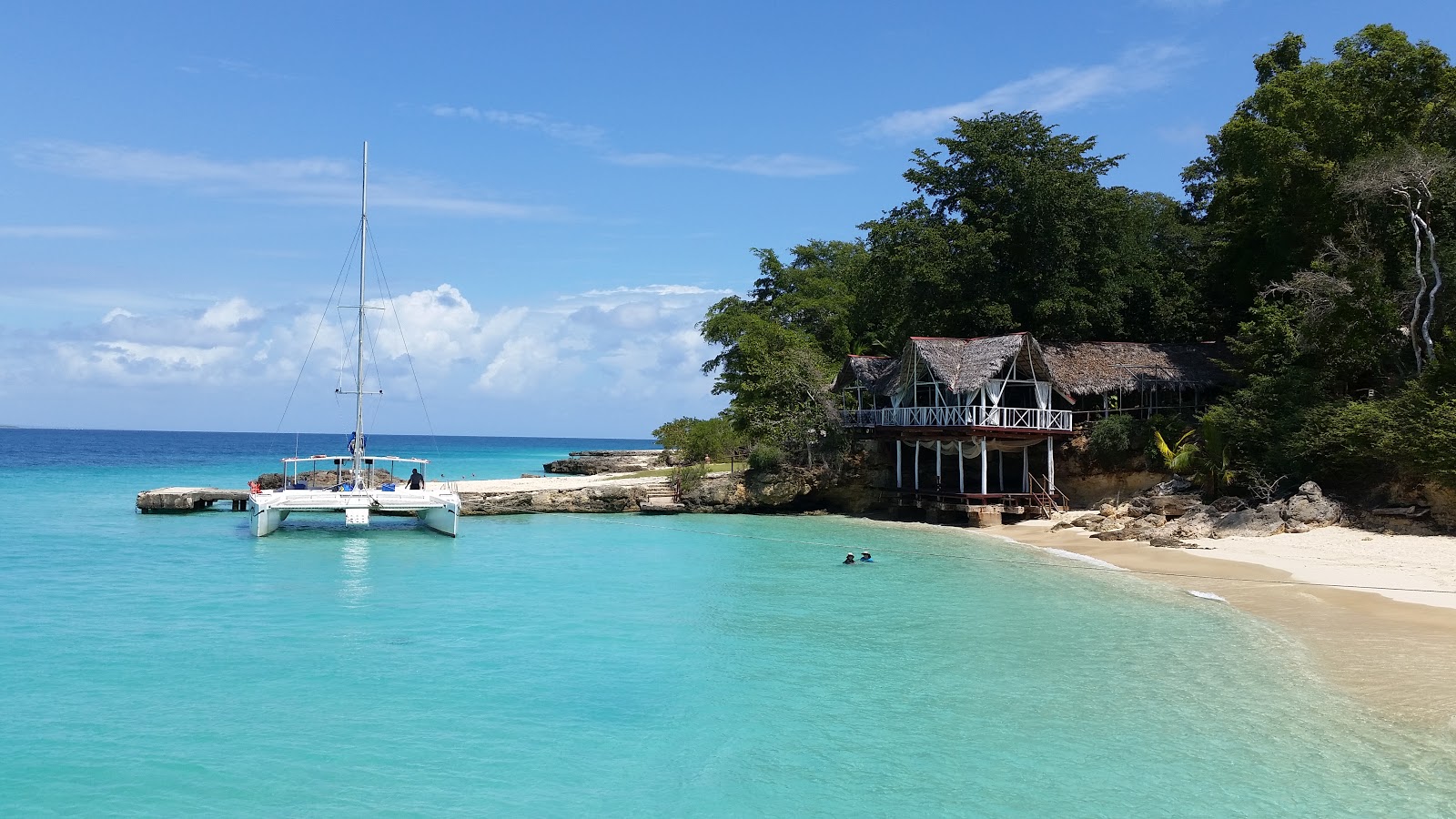 Foto von Cayo Saetia beach mit heller feiner sand Oberfläche