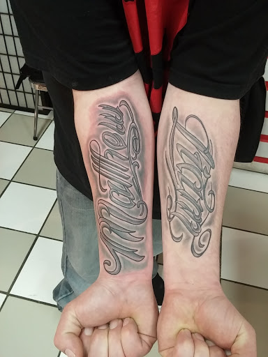 Tattoo Shop «Six1Six Tattoo Studio», reviews and photos, 526 Leonard St NW, Grand Rapids, MI 49504, USA