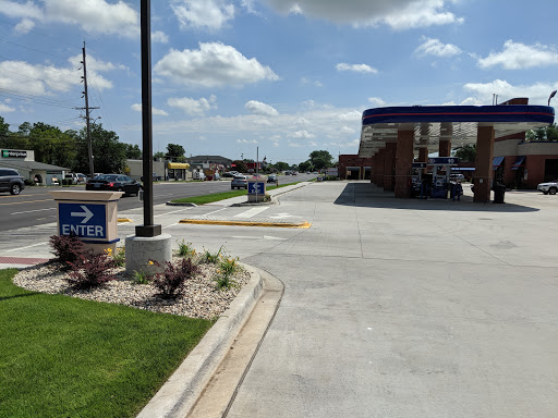 Gas Station «Delta Sonic Car Wash», reviews and photos, 1415 Ogden Ave, Downers Grove, IL 60515, USA
