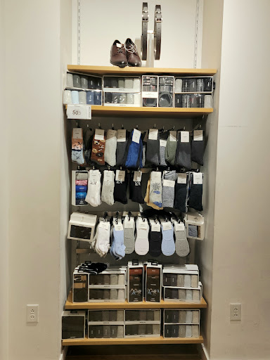 Clothing Store «Express», reviews and photos, 1400 Willowbrook Mall, Wayne, NJ 07470, USA