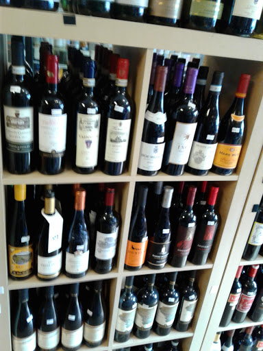 Liquor Store «Bung Hole Liquor Store», reviews and photos, 204 Derby St, Salem, MA 01970, USA