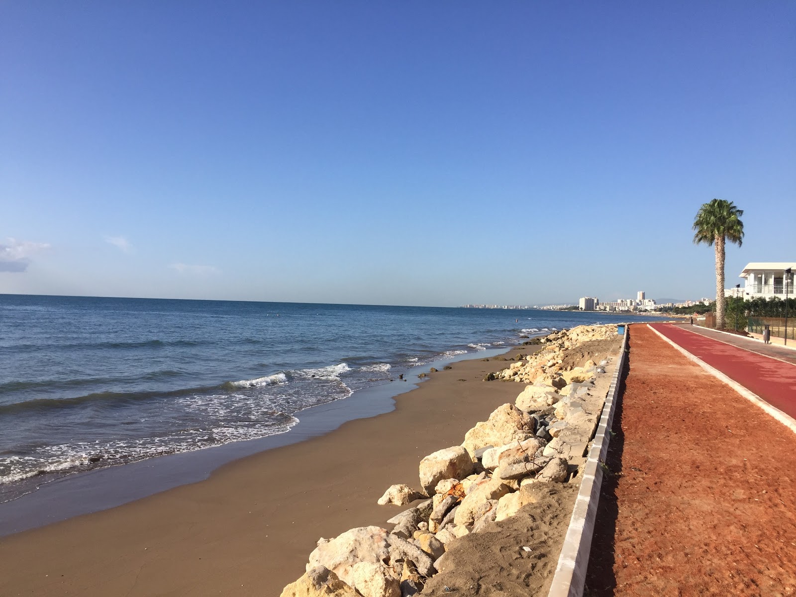 Foto de Soli beach y el asentamiento