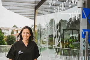 Dra Adriana Relvas - Medicina Estética e Emagrecimento Médico image