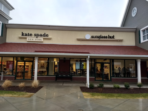 Shopping Mall «Clinton Crossing Premium Outlets», reviews and photos, 20 Killingworth Turnpike, Clinton, CT 06413, USA