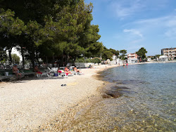 Pirovac beach'in fotoğrafı doğal alan içinde bulunmaktadır