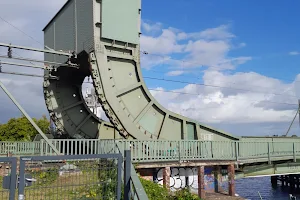 Eisenbahn-Klappbrücke image