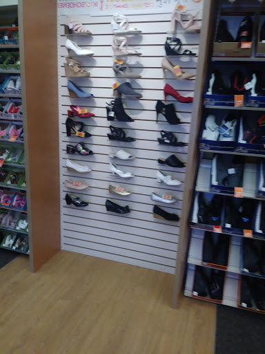 Shoe Store «Payless ShoeSource», reviews and photos, 1790 Lawndale Rd, Saginaw, MI 48603, USA