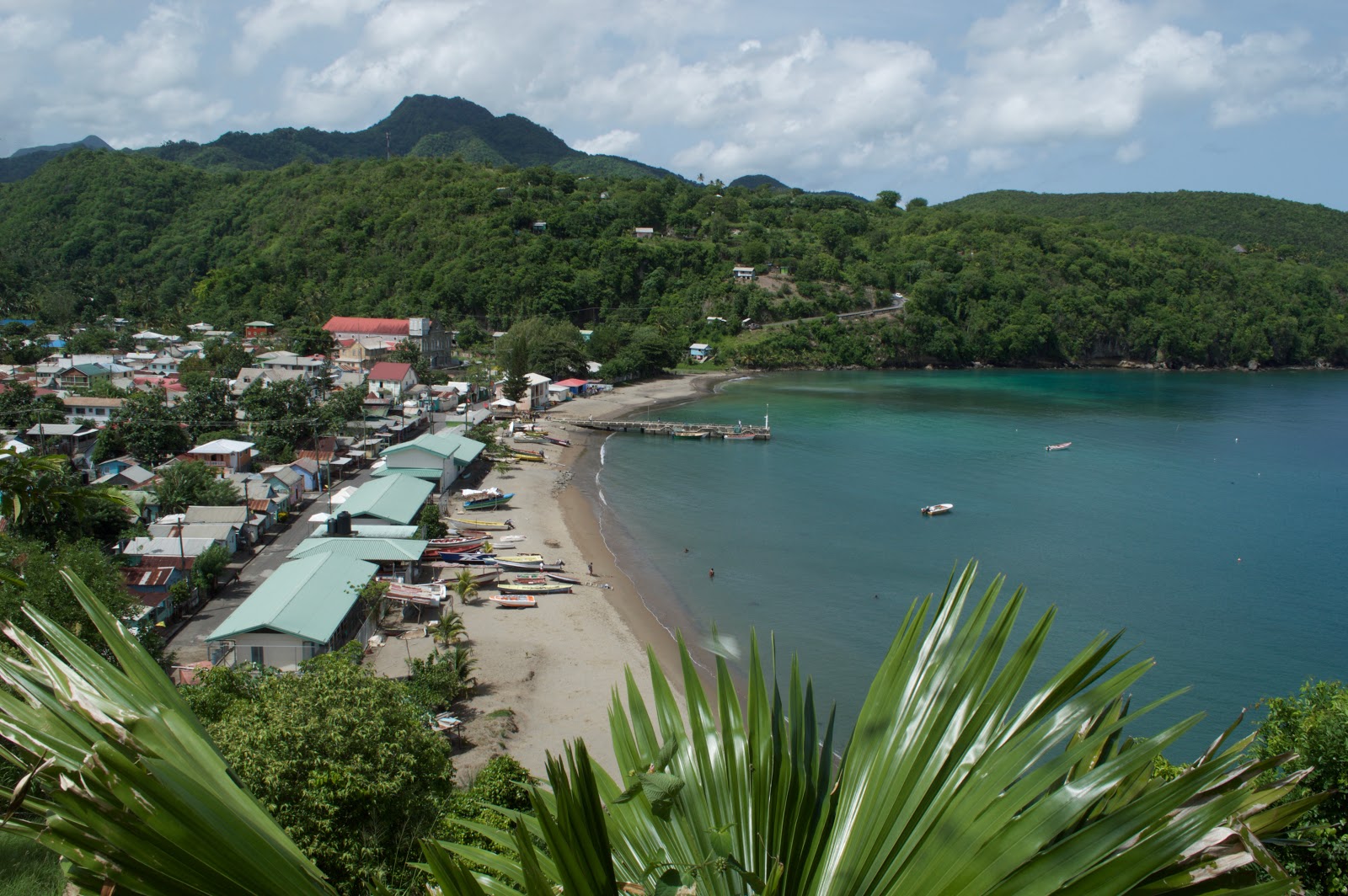 Foto van La Raye beach en de nederzetting