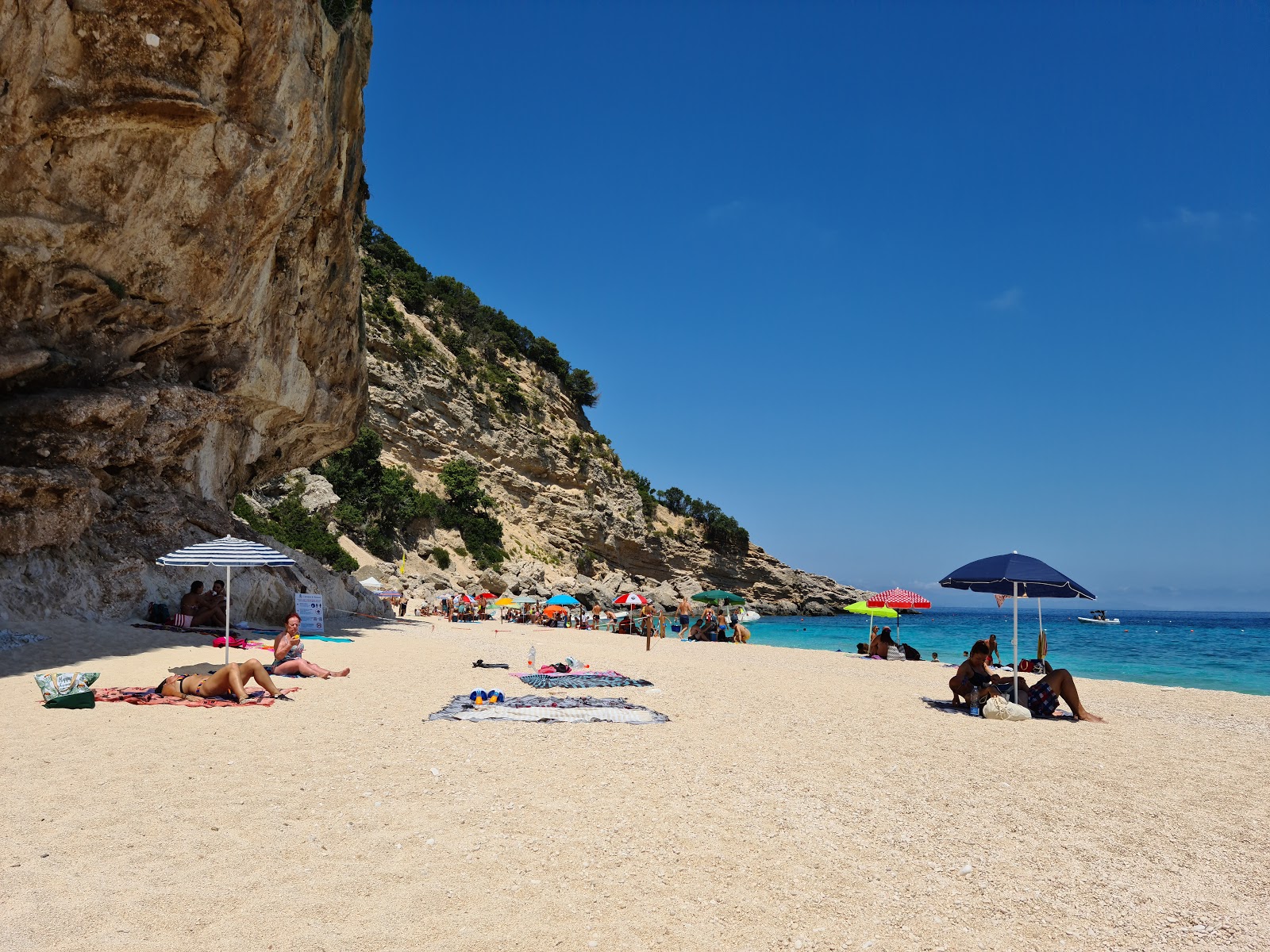 Zdjęcie Spiaggia Dei Gabbiani położony w naturalnym obszarze