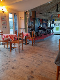 Atmosphère du Restaurant La Guinguette Des Ecluses à Amfreville-sous-les-Monts - n°8