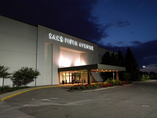 Saks Fifth Avenue, 26100 Cedar Rd, Beachwood, OH 44122, USA, 