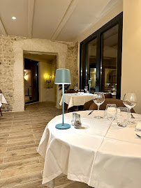 Atmosphère du Restaurant français Maison Roucas à Solérieux - n°1
