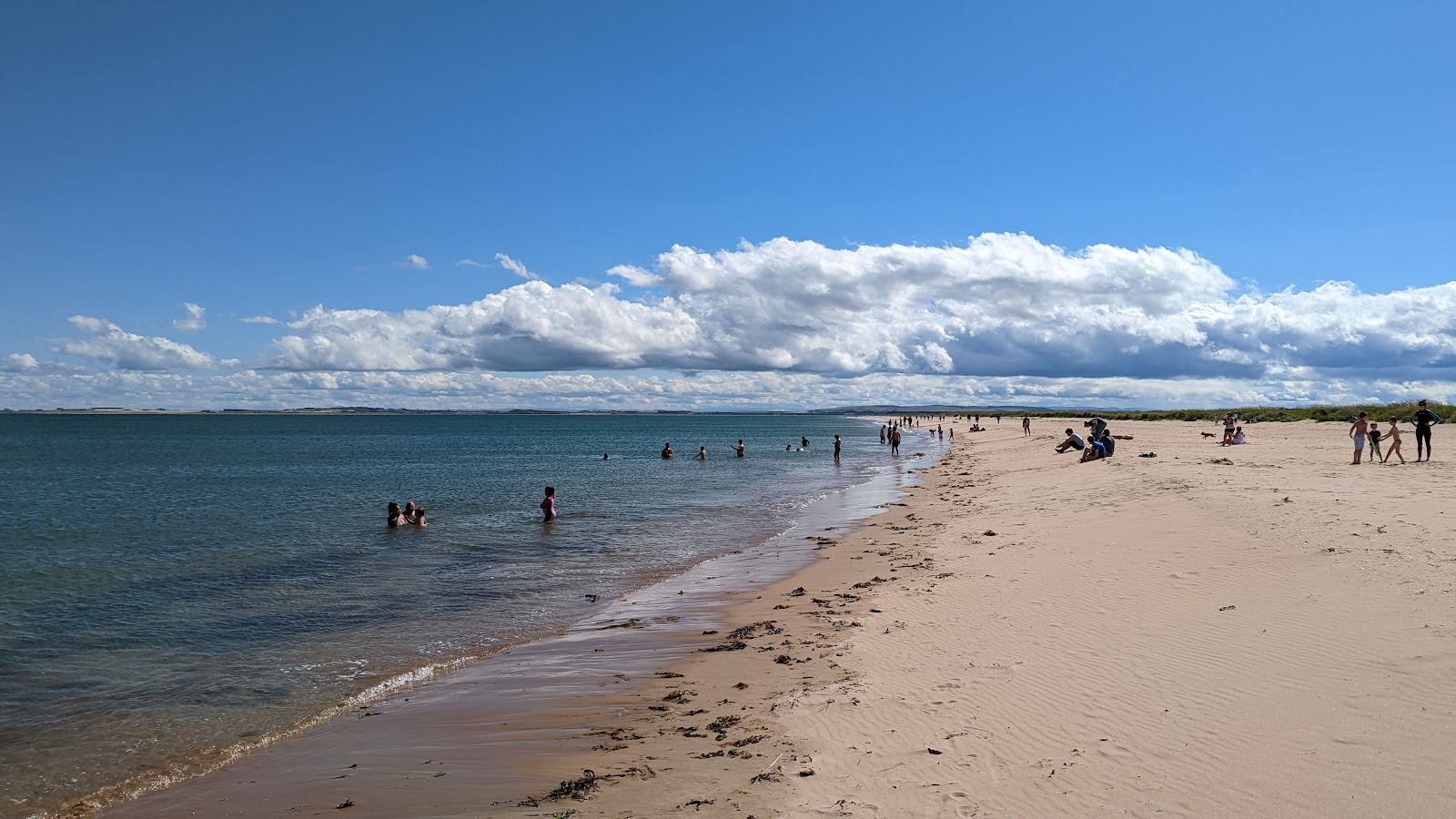 Foto van Dornoch Strand met turquoise puur water oppervlakte