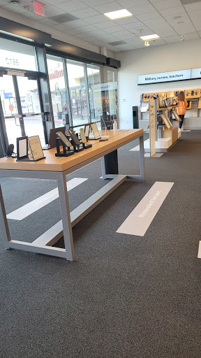 Cell Phone Store «Verizon», reviews and photos, 8612 SE Sunnyside Rd, Clackamas, OR 97015, USA