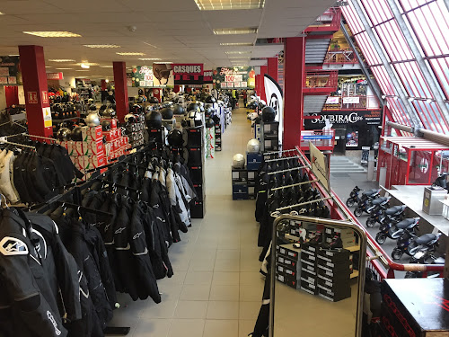 Magasin de pièces et d'accessoires pour motos Cardy Center Coignières