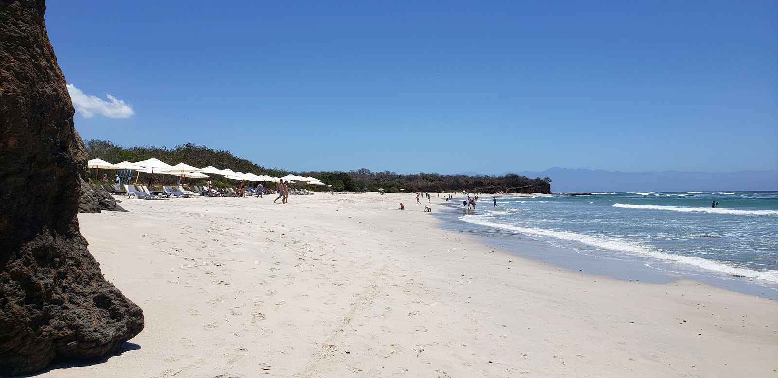 Photo de Lancha beach avec rivage droit, long
