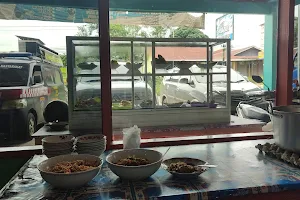 Rumah makan prasmanan Pak Yadi image