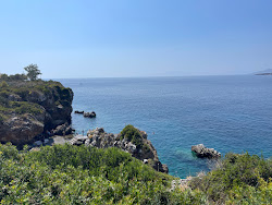 Gnospi Beach'in fotoğrafı düz bir kıyı şeridi ile birlikte
