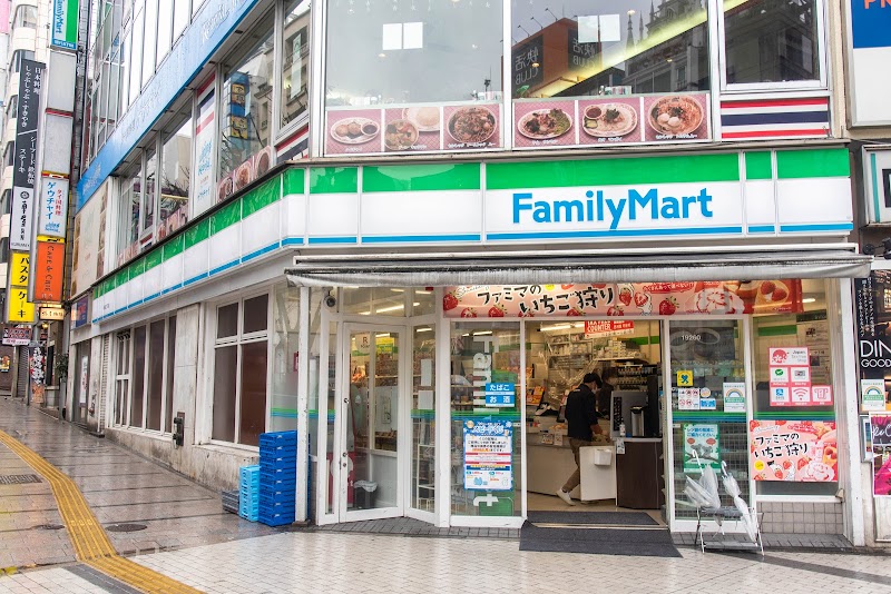 ファミリーマート 新宿三丁目店