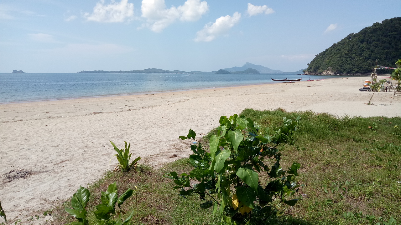 Foto von Beach camel Koh Lanta mit beiger sand Oberfläche