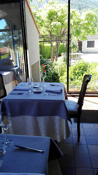 Atmosphère du Restaurant gastronomique Les Loges du Jardin d'Aymeric à Clara - n°2
