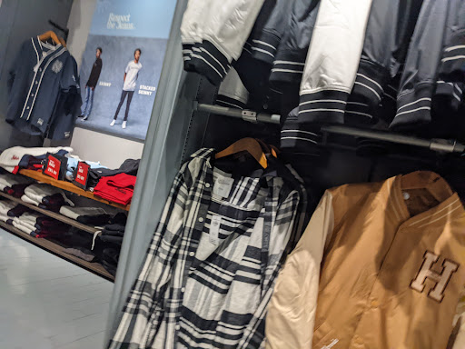 Clothing Store «Hollister Co.», reviews and photos, 9777 SW Washington Square Rd, Tigard, OR 97223, USA