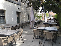 Atmosphère du Restaurant français Restaurant Le Vézois à La Vèze - n°3
