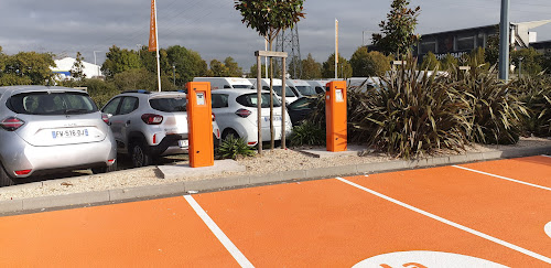 Borne de recharge de véhicules électriques E.Leclerc Station de recharge Rennes