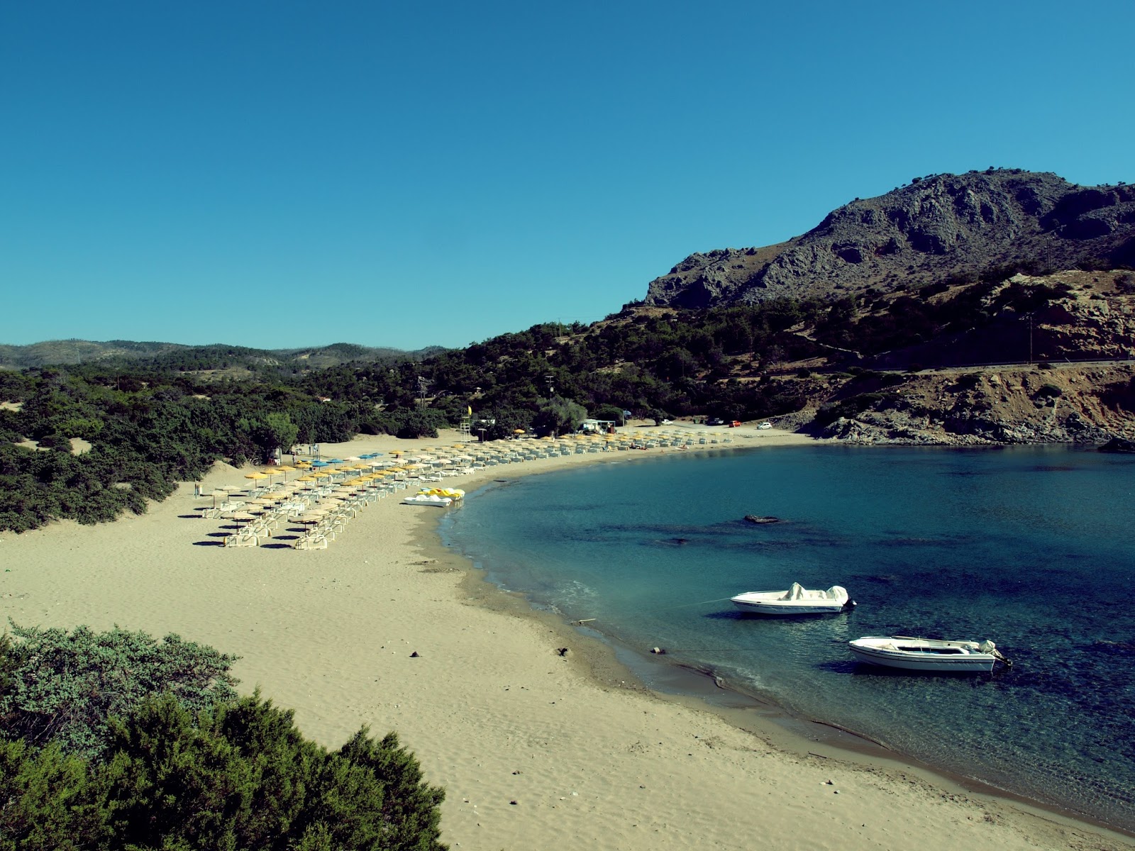 Fotografija Plaža Glistra z prostoren zaliv