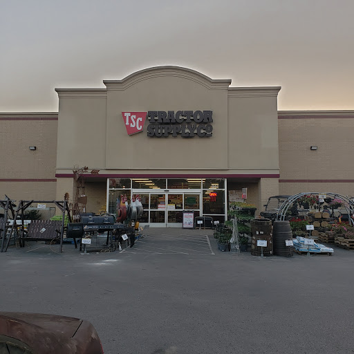 Tractor Supply Co., 911 Center Point Rd, Hendersonville, TN 37075, USA, 