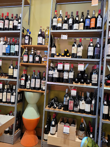 Wine Store «House Wine», reviews and photos, 644 High St, Columbus, OH 43085, USA