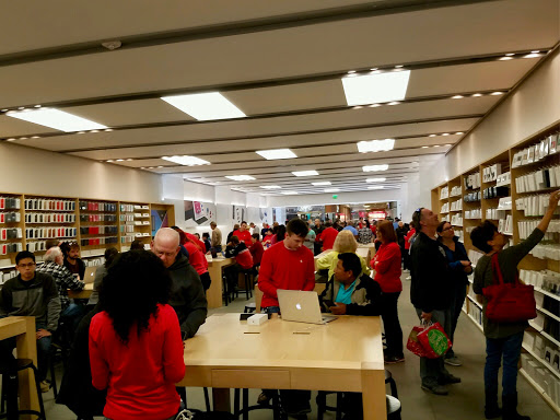Computer Store «Apple Crabtree Valley Mall», reviews and photos, 4325 Glenwood Ave, Raleigh, NC 27612, USA